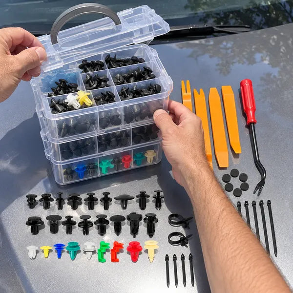 Héctor G. con su kit de grapas