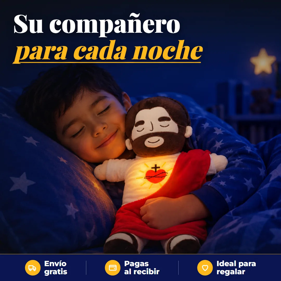 Niño dormido abrazando el peluche de Jesús con el corazón encendido