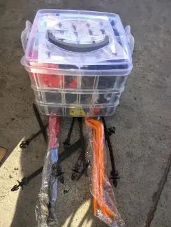 Don Javier R. con su kit de grapas