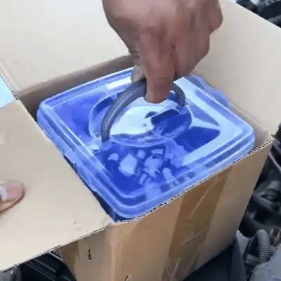 Cambio de una grapa en la tapa del motor
